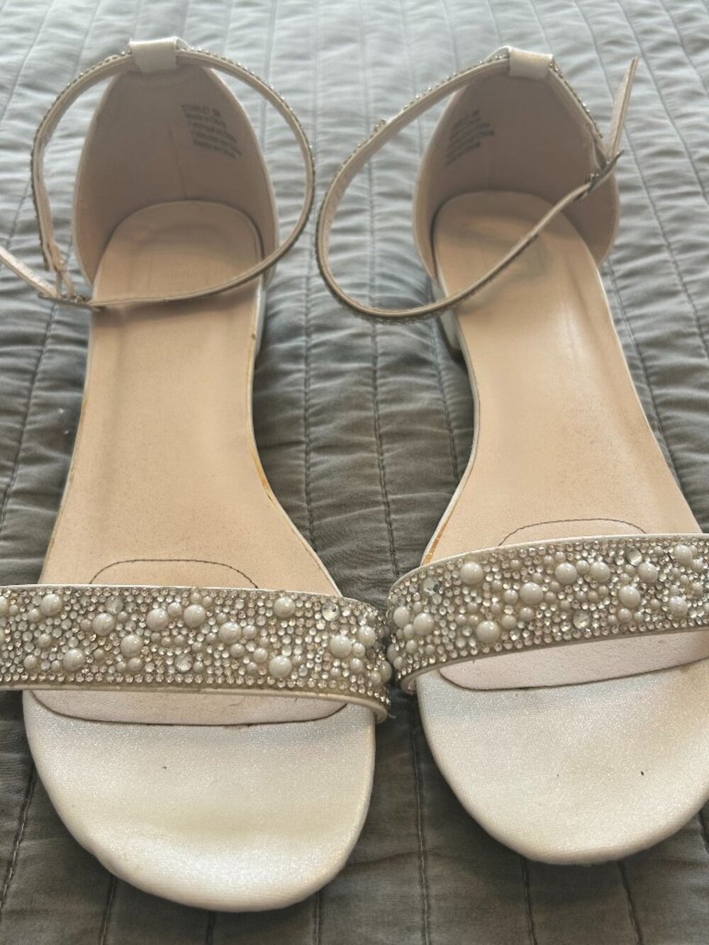 David's Bridal DB Studio Starlet Satin Flat Sandals White Pearls Crystals 9